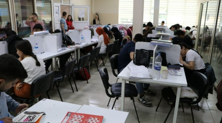 Öğrenciler Büyükşehir Gençlik merkezi ile sınava hazırlanıyor
