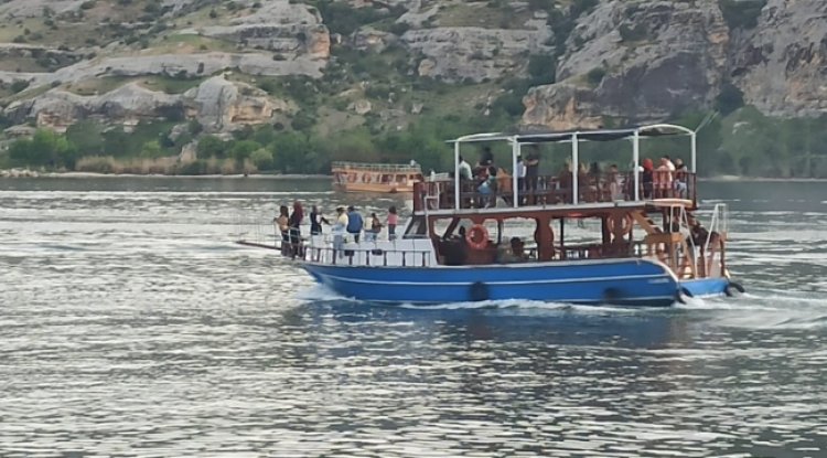 Halfeti’de Turizm Hareketliği Tekne Turlarına Yansıdı