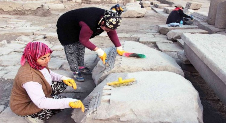 Arkeolojiye kadınlardan hassas dokunuş