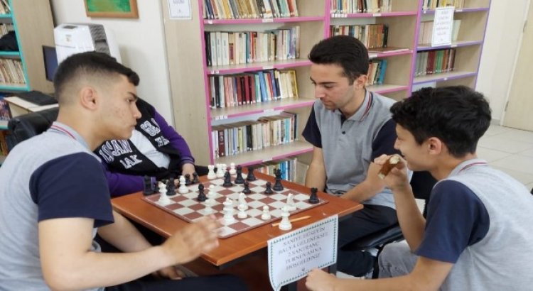 Lisede satranç turnuvası heyecan içinde geçti