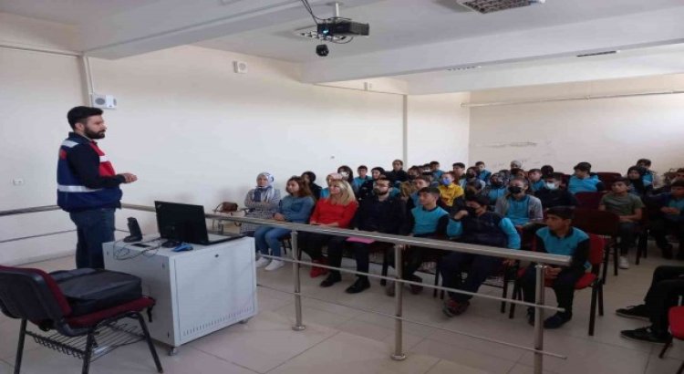 Elazığ ‘da 11 okuldan 670 öğrenci ve 39 öğretmene siber farkındalık eğitimi verildi