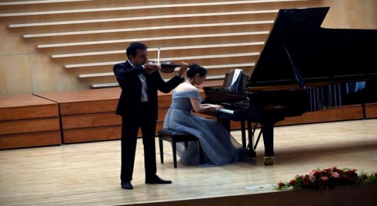 Keman sanatçısı Hasan Gökçe Yorgun ve Çinli piyanist Jiao Li Mersinlilerle buluştu