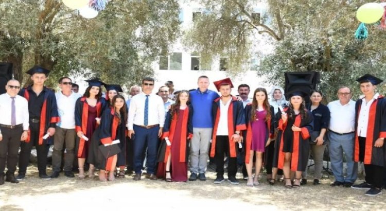 Milas Selimiyede lise öğrencileri mezuniyet sevinci yaşadı