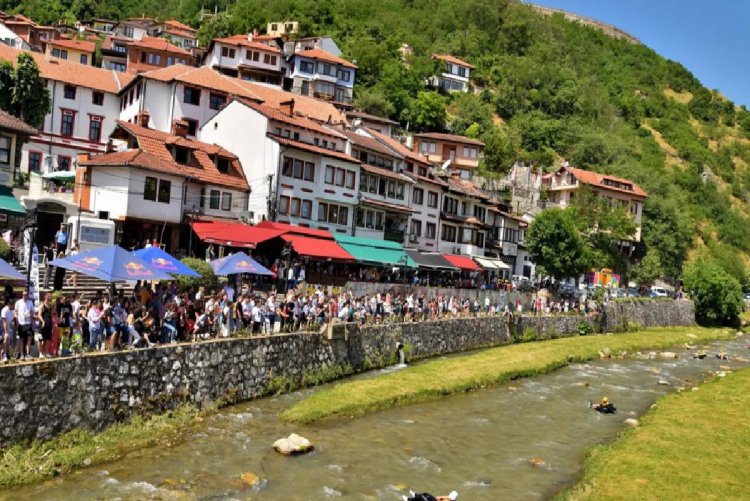 Kosova’da şambrel ile rafting yarışması düzenlendi