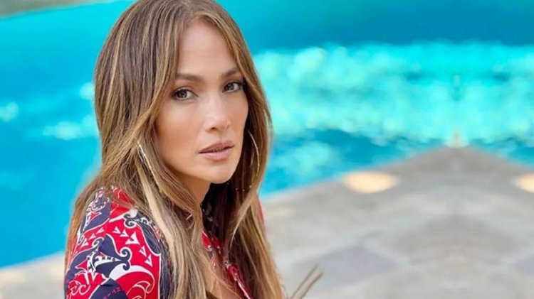 Dünyaca ünlü şarkıcı Jennifer Lopez, küvetteki pozlarını paylaştı