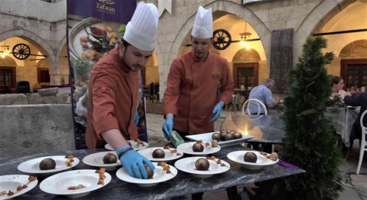 ‘Yöresel yemeğin yeniden yorumlanması etkinliğinde lezzet şovu