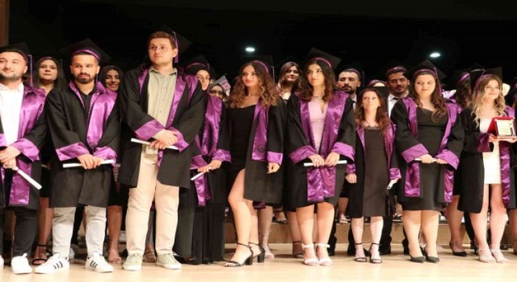 Edirnede üniversitelilerin mezuniyet coşkusu