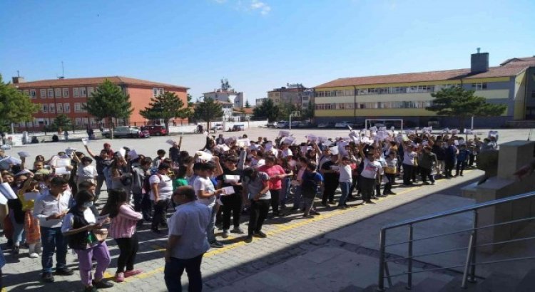 Beyşehirde 14 bin öğrenci karne sevinci yaşadı