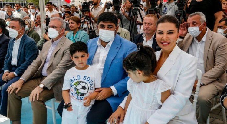 Ebru Yaşar Gülsever Ortaokulunda ilk karne sevinci