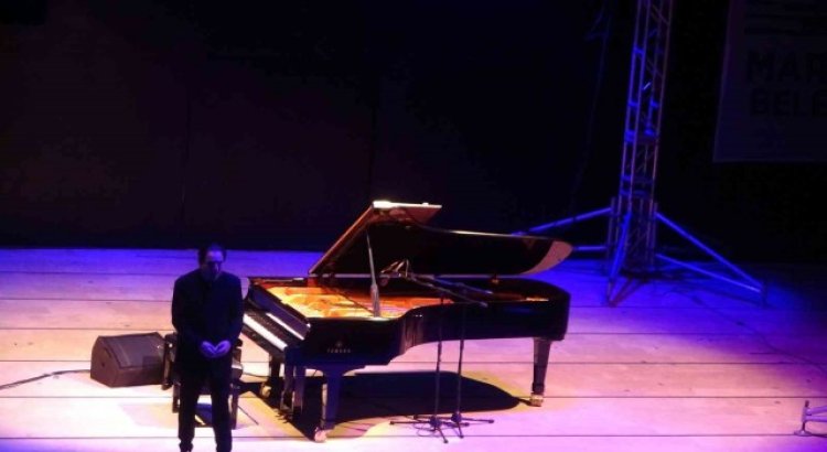 Dünyaca ünlü piyanist Marmariste binlerce kişiye konser verdi