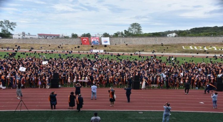 3 bin öğrencinin mezuniyet heyecanı