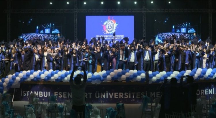 İstanbul Esenyurt Üniversitesi mezun öğrencilerini uğurladı