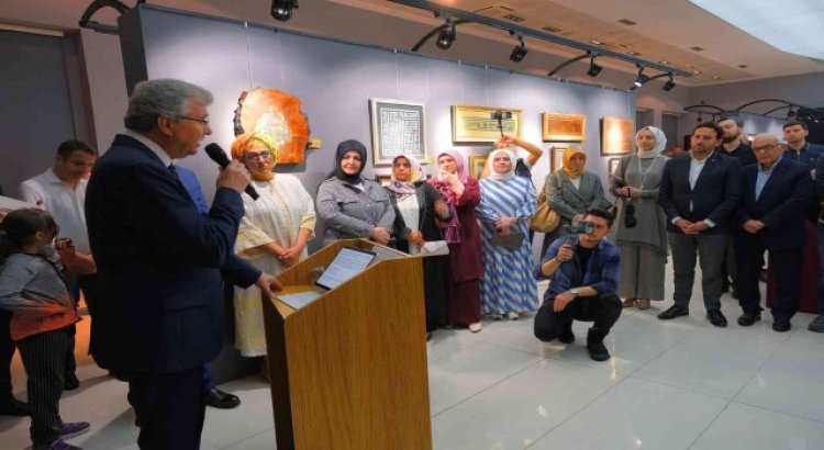 Büyüleyici eserler Sanat Galerisinde