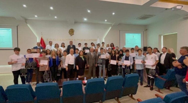 LGSde derece yapan Eskişehirdeki 26 öğrenci ödüllerini aldı