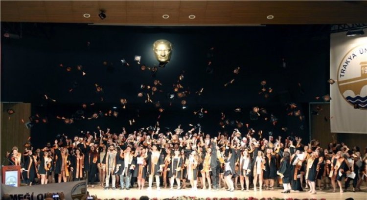 Edirnede 2 bin 260 mezun geleceğe uğurlandı