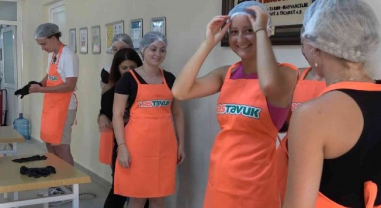 Yabancı öğrenciler Türk Mutfağında mantı yapmayı öğrendi
