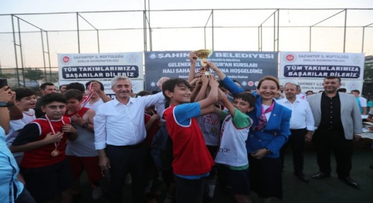 Yaz Kuran Kursu Futbol turnuvasına 860 öğrenci katıldı