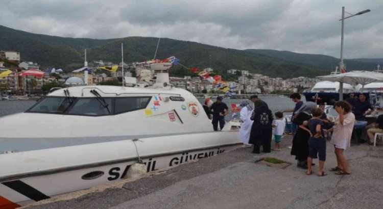 Esenköyde vatandaşlar Sahil Güvenlik teknesi gezdi