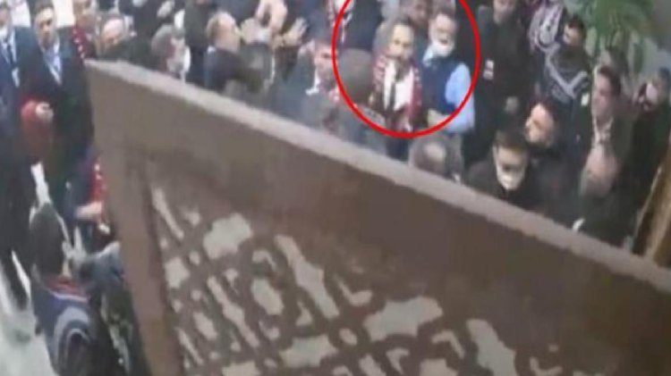 AK Parti İlçe Başkanı Mehmet Yılmaz, tartıştığı polislerle kavga etti