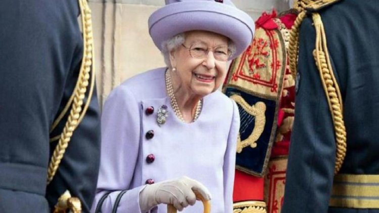 96 yaşındaki Kraliçe Elizabeth, hastaneye kaldırıldı