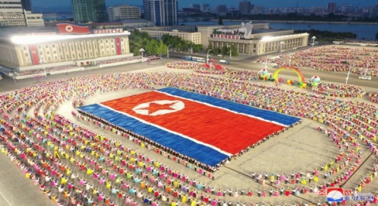 Kuzey Korenin kuruluşunun 74. yılı görkemli bir törenle kutlandı