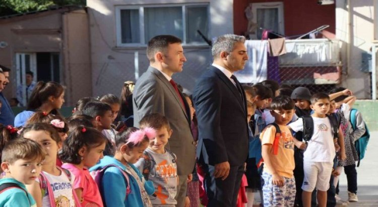 İlk ders zili çaldı, Erzincanda 41 bin 50 öğrenci ders başı yaptı