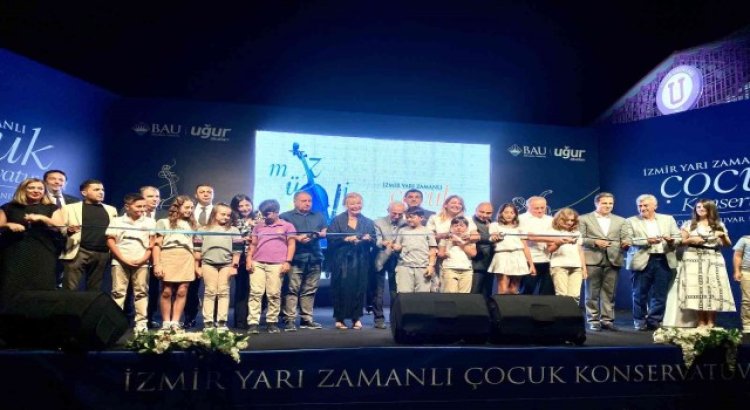 Geleceğin sanatçıları İzmir Yarı Zamanlı Çocuk Konservatuvarında yetişecek
