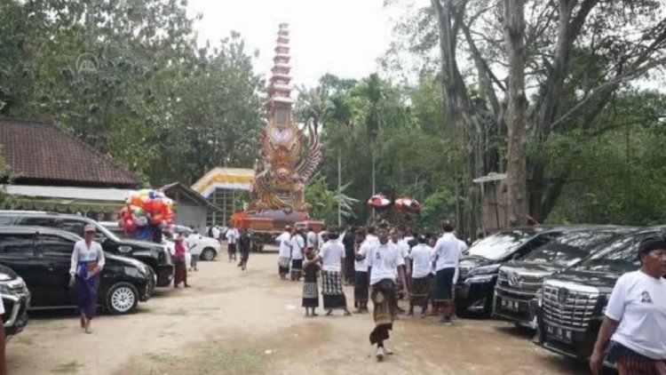 Son dakika kültür sanat: Bali Adası’nda Hindu geleneklerine göre kraliyet ailesi için ölü yakma töreni gerçekleştirildi
