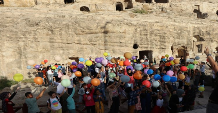 Şanlıurfa’da balonlar barış için gökyüzüne bırakıldı