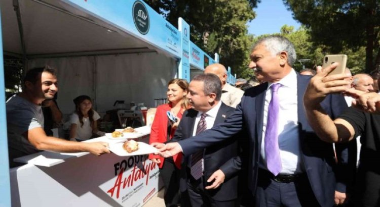 Başkan Böcek: “I. Uluslararası Food Fest Antalya Gastronomi Festivalini gerçekleştirmenin mutluluğunu yaşıyoruz”