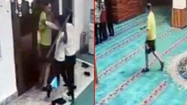 Camiye elinde kazma ve ayakkabıyla giren Rus turist, sınır dışı edildi