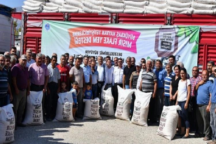 Mersin’de üreticiye belediye desteği