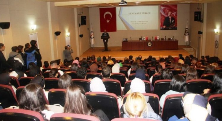 DPÜde Dünya Dili Türkçe konferansı