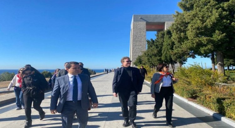 AB Türkiye Delegasyonu Başkanı Büyükelçi Meyer-Landrut, Çanakkale Şehitler Abidesini ziyaret etti