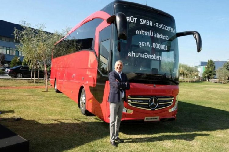 Mercedes-Benz Türk 100 bininci otobüsünü banttan indirdi