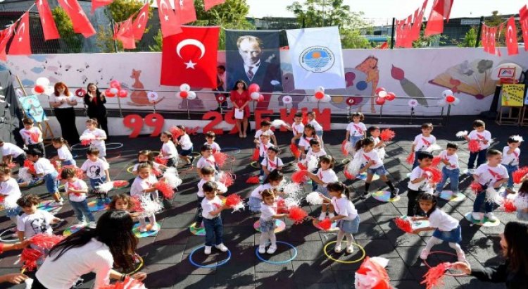 Miniklerden Cumhuriyet Bayramında coşkulu kutlama