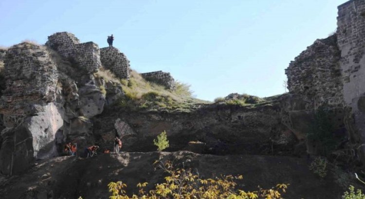 2 bin 500 yıllık Bitlis Kalesinde yeni surlar ve yürüyüş yolları yapılıyor