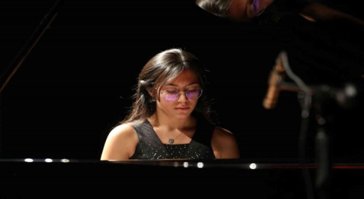 Arya Su Gülençten muhteşem piyano resitali