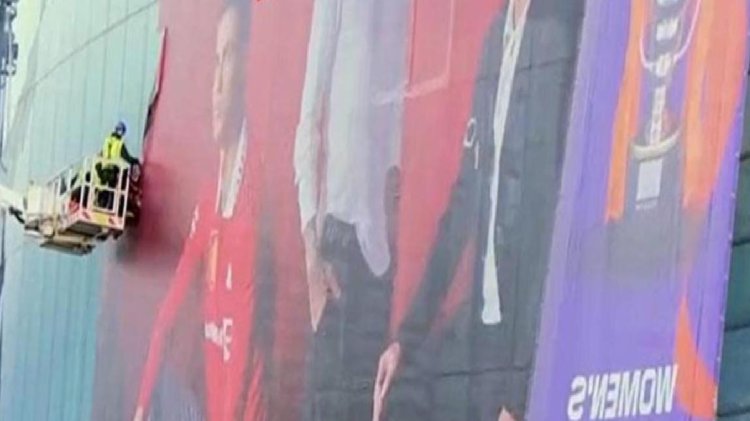 Manchester United’ın Ronaldo posterini kaldırması kıyameti kopartmıştı! Gerçek farklı çıktı