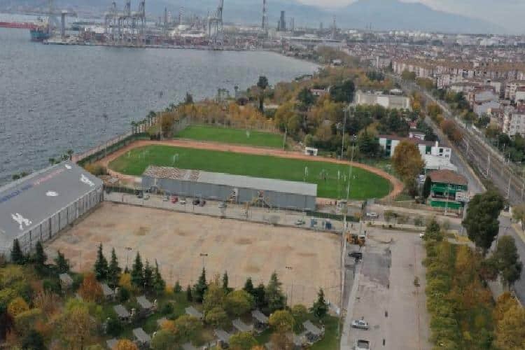 Kocaeli Alparslan Türkeş Spor Kompleksi’nde mıcır mesaisi