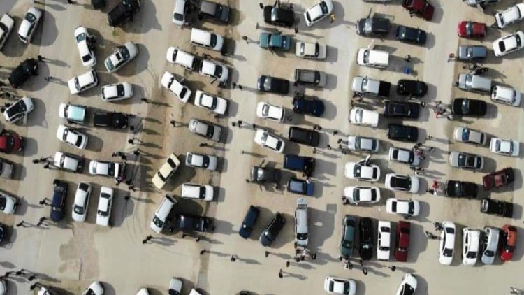Fiyatlar düştü lakin vatandaşlar bayilerde araba bulamıyor