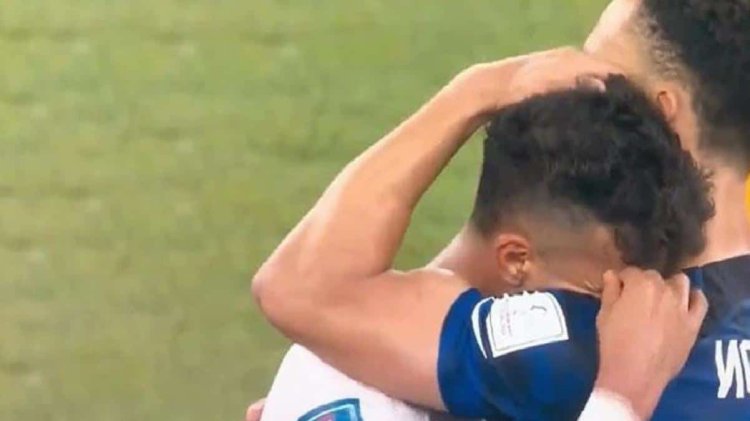 Dünya Kupası’nda tarihi kare! İran’ın yıldızı, ABD’li futbolcunun omuzunda hüngür hüngür ağladı