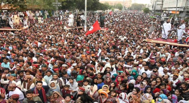 Pakistanda coşkulu kalabalık Sindh Kültür Günü kutlamalarında bir araya geldi