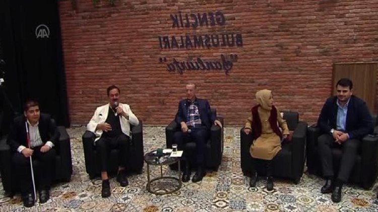 ŞANLIURFA – Cumhurbaşkanı Erdoğan, gençlik buluşmasında türkülere eşlik etti (2)