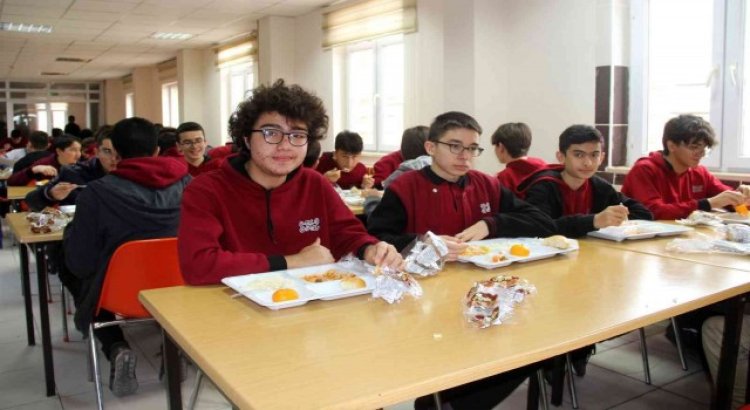 Sivasta 15 bin 828 öğrenci ücretsiz yemek yiyor