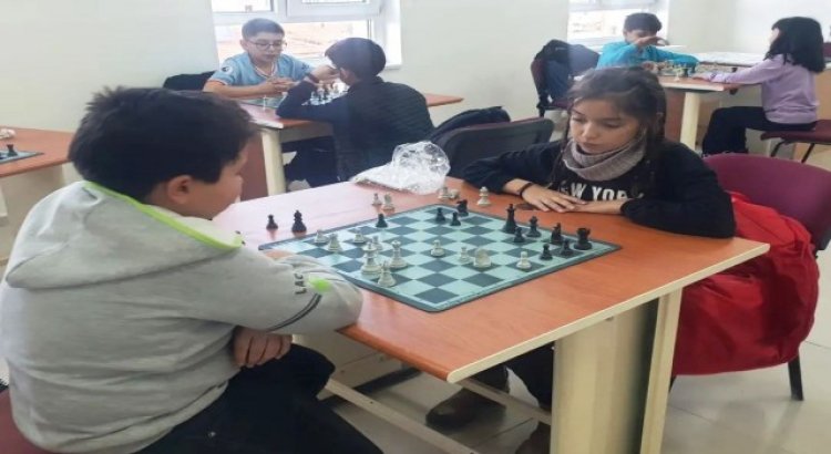 Hisarcık Atatürk İlkokulu öğrencilerine satranç kursu