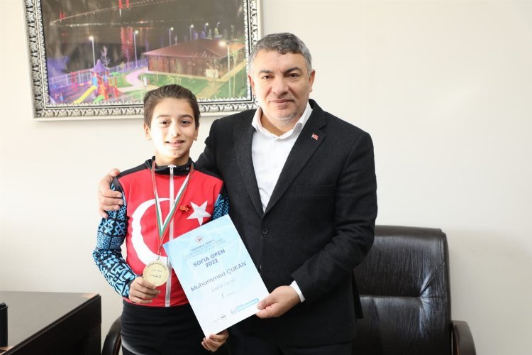 Lider Şayir’den Dilovalı şampiyona ödül