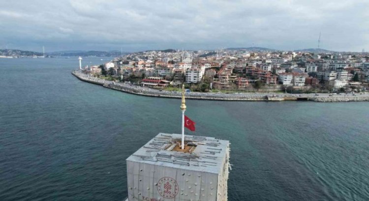Kız Kulesinde Türk Bayrağı ve alem ortaya çıktı