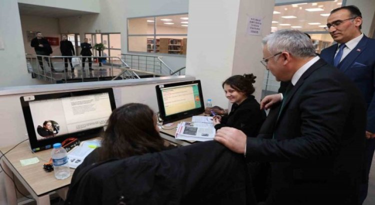 Şems-i Sivasi  Kütüphanesi ziyaretçi akınına uğradı