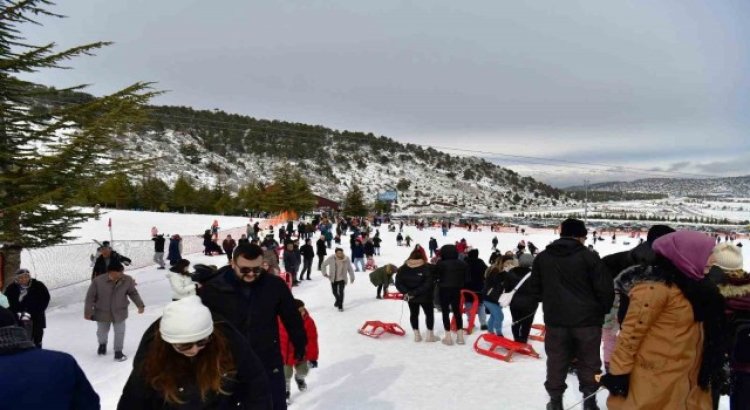 Davraz Kayak Merkezinde sömestr yoğunluğu: 20 günde 90 bin ziyaretçi